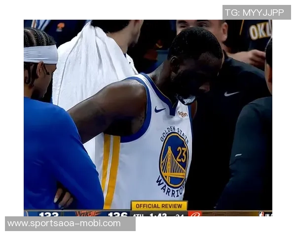 克莱空切未能命中半空篮引发争议疑似遭对手推搡不满摊手抗议 克莱空切未能命中半空篮引发争议疑似遭对手推搡不满摊手抗议